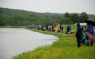 Ponad 600 kg ryb trafiło do zbiornika Zakrzewko II w Pasłęku